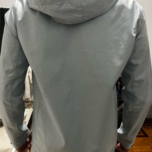 Point zero jacket. The jacket is water resistant to shield you in outdoor - Picture 2 of 6